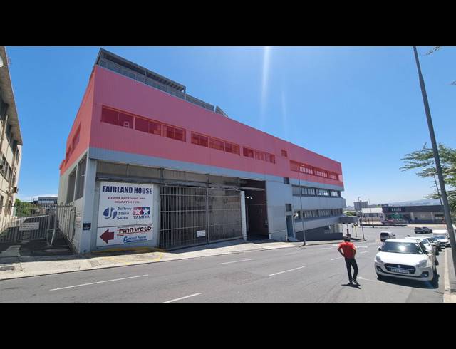 1,753M² WAREHOUSE RENTED IN SALT RIVER